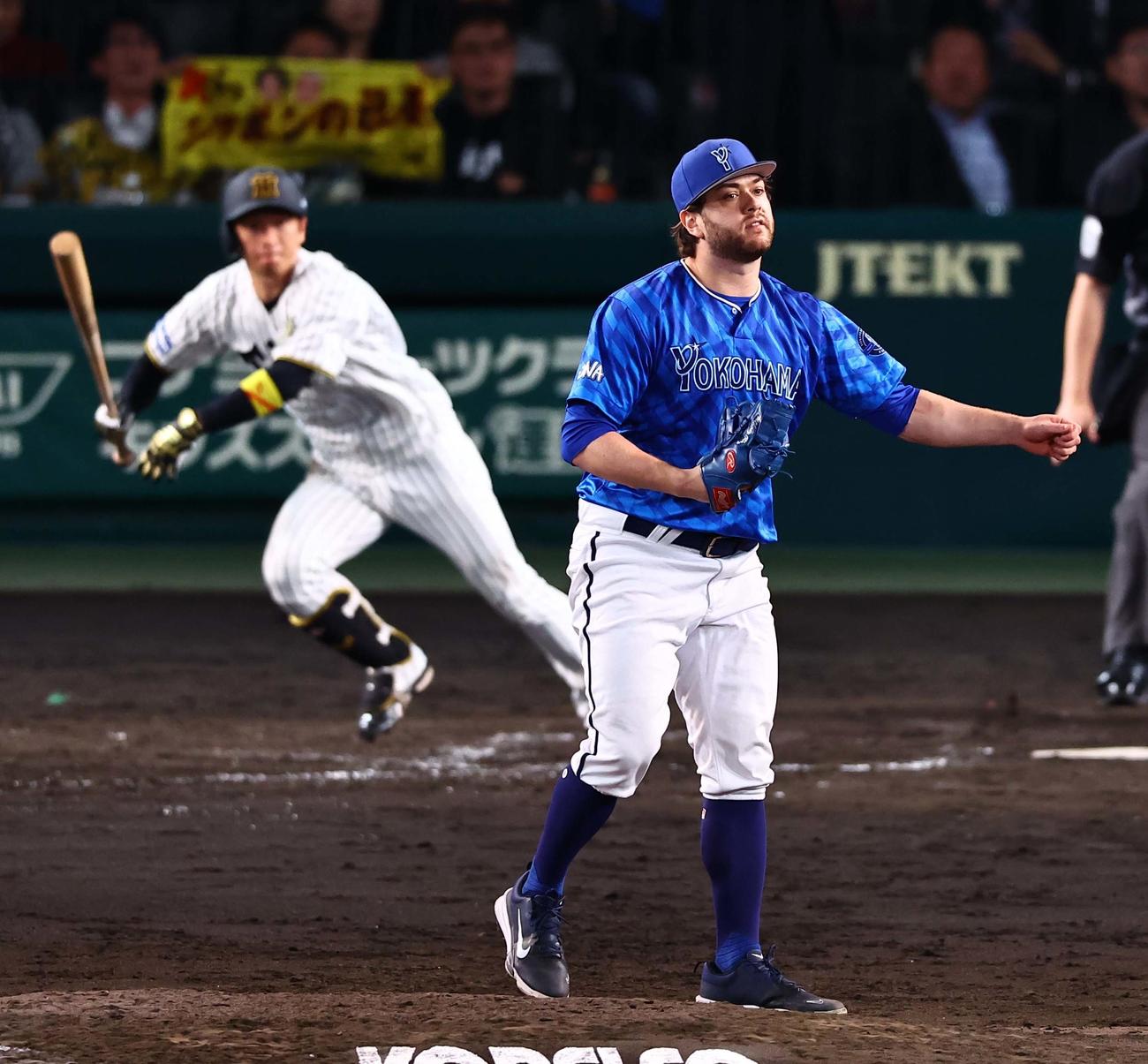 阪神対DeNA 5回裏阪神2死二塁、ケイは近本に左前適時打を浴びる（撮影・上田博志）