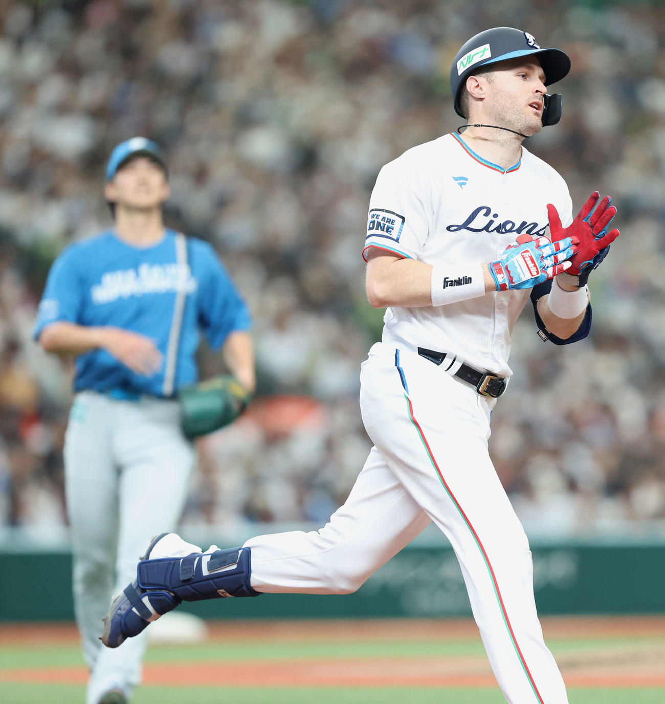 西武対日本ハム　7回裏西武1死、中前打を放つネビン（撮影・河田真司）