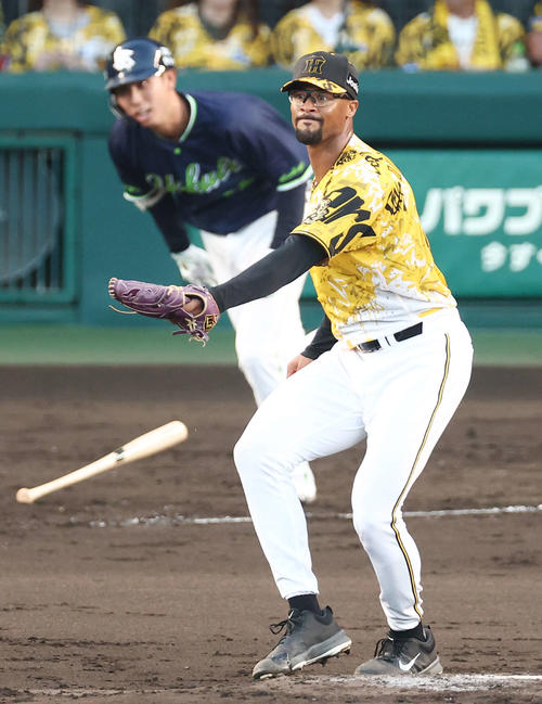 阪神対ヤクルト　4回表ヤクルト無死二三塁、デュプランティエは太田に先制2点適時打を浴びる（撮影・上田博志）