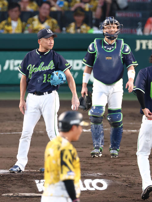 阪神対ヤクルト　4回途中で降板となった石川（撮影・上田博志）