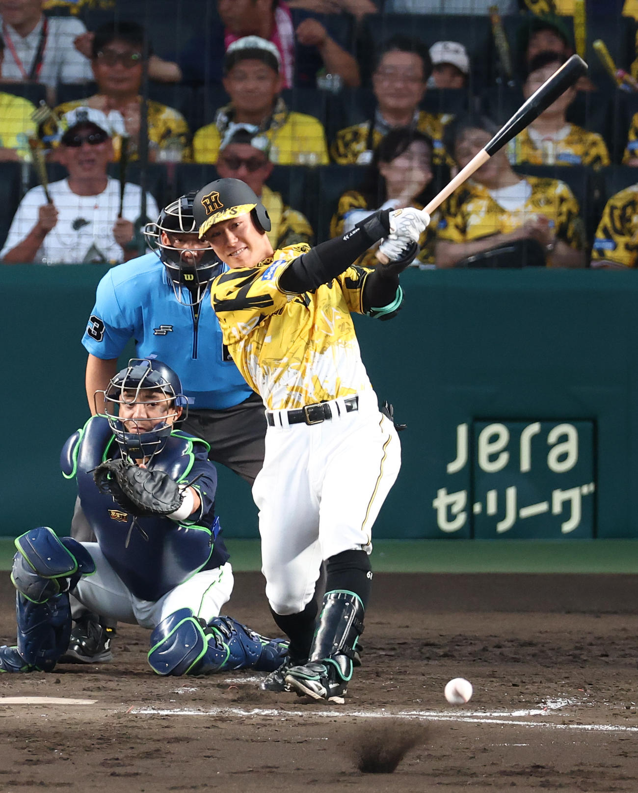 阪神対ヤクルト　4回裏阪神1死二、三塁、豊田は遊ゴロに倒れる（撮影・上田博志）