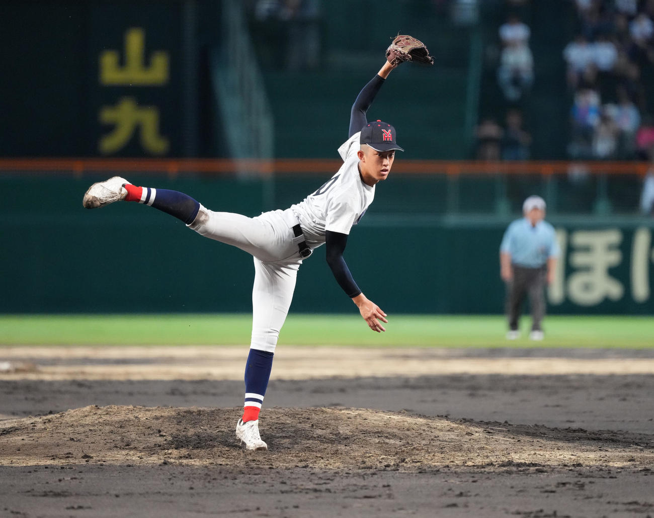 敦賀気比対横浜　力投するする横浜・織田（撮影・清水貴仁）
