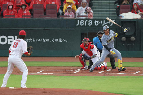広島対阪神　1回表阪神1死二塁、空振り三振に倒れる森下。投手床田（撮影・前田充）