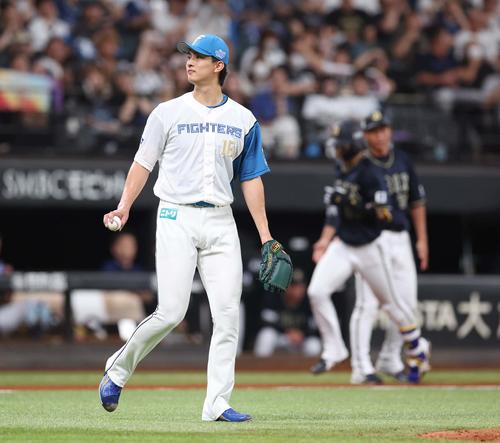 日本ハム対オリックス　5回表オリックス1死、中川に右越え本塁打を浴びる達（撮影・黒川智章）
