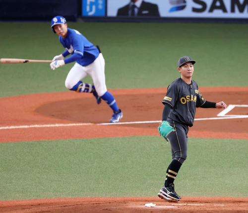 阪神対中日　1回表中日無死一、二塁、伊原は岡林に左越え適時二塁打を打たれて失点（撮影・加藤哉）