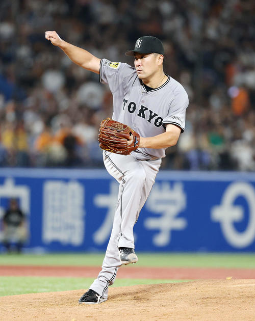 ヤクルト対巨人　力投する巨人先発の田中将（撮影・鈴木正人）