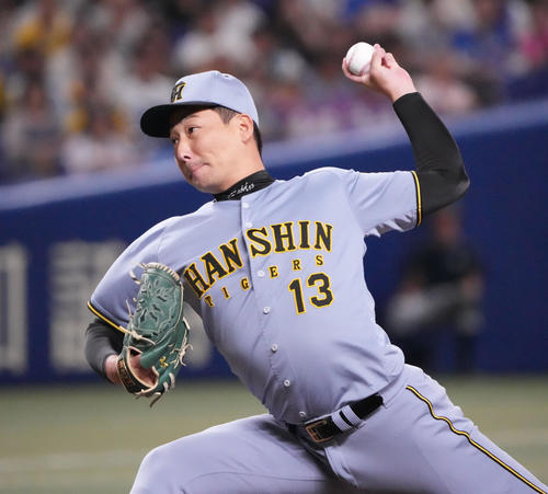 中日対阪神　8回裏、阪神3番手で登板する岩崎（撮影・森本幸一）