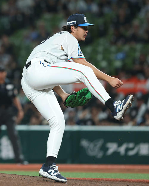 西武対ロッテ　先発登板する西武高橋（撮影・河田真司）