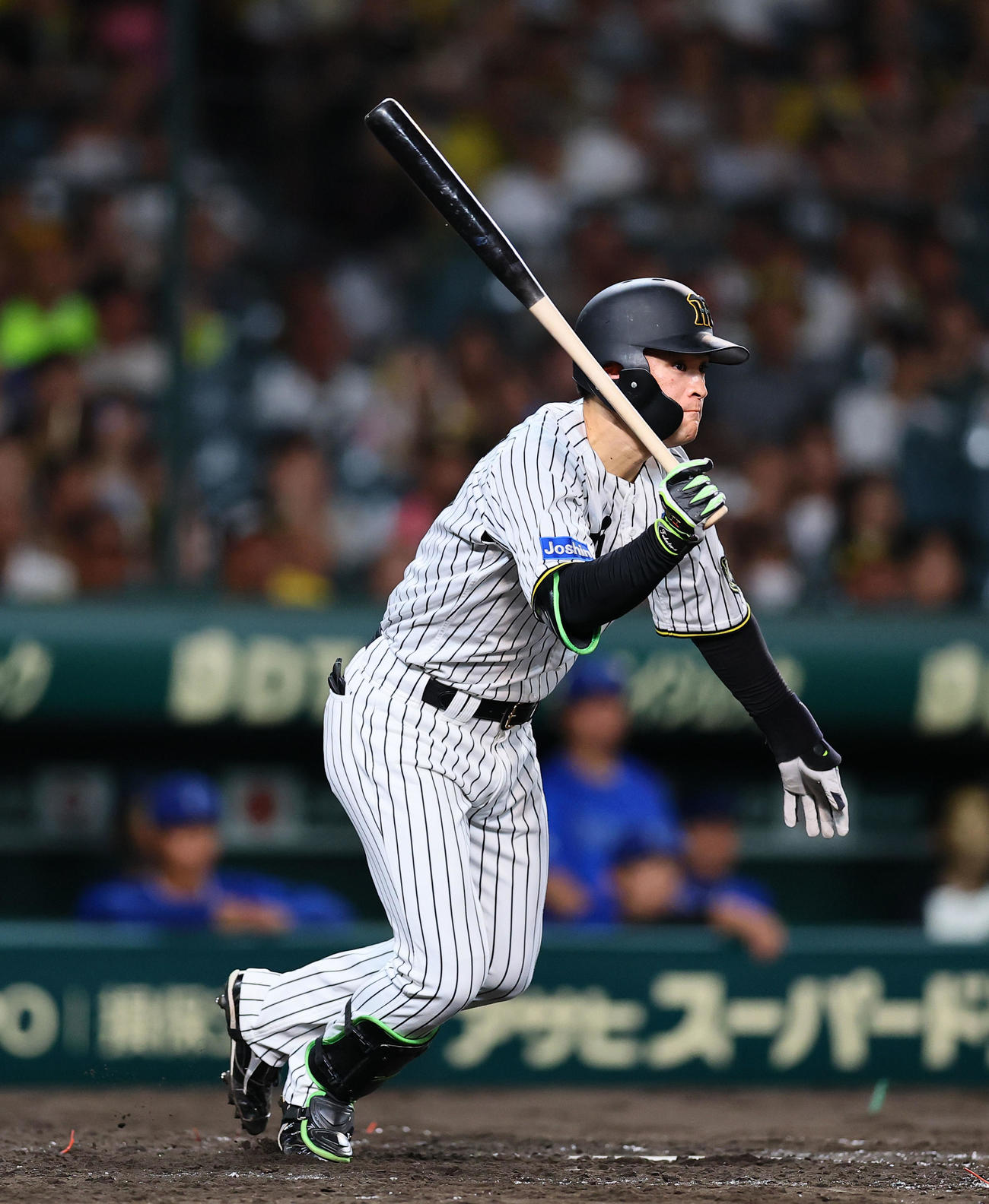 阪神対DeNA 4回裏阪神2死一、二塁、高寺は右前に適時打を放つ（撮影・藤尾明華）