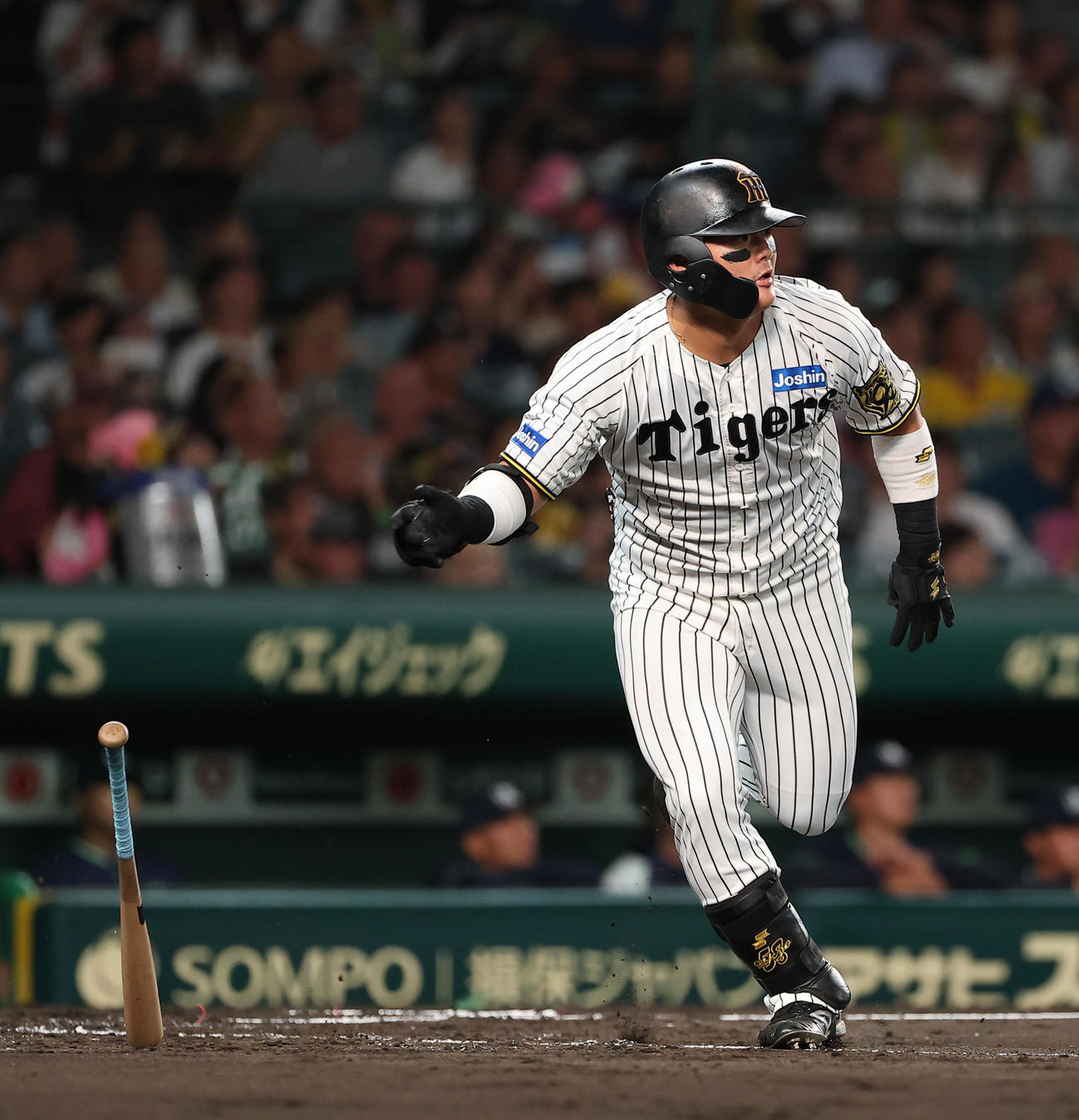 阪神対ヤクルト　3回裏阪神2死一、二塁、前川は3点本塁打を放つ（撮影・上田博志）