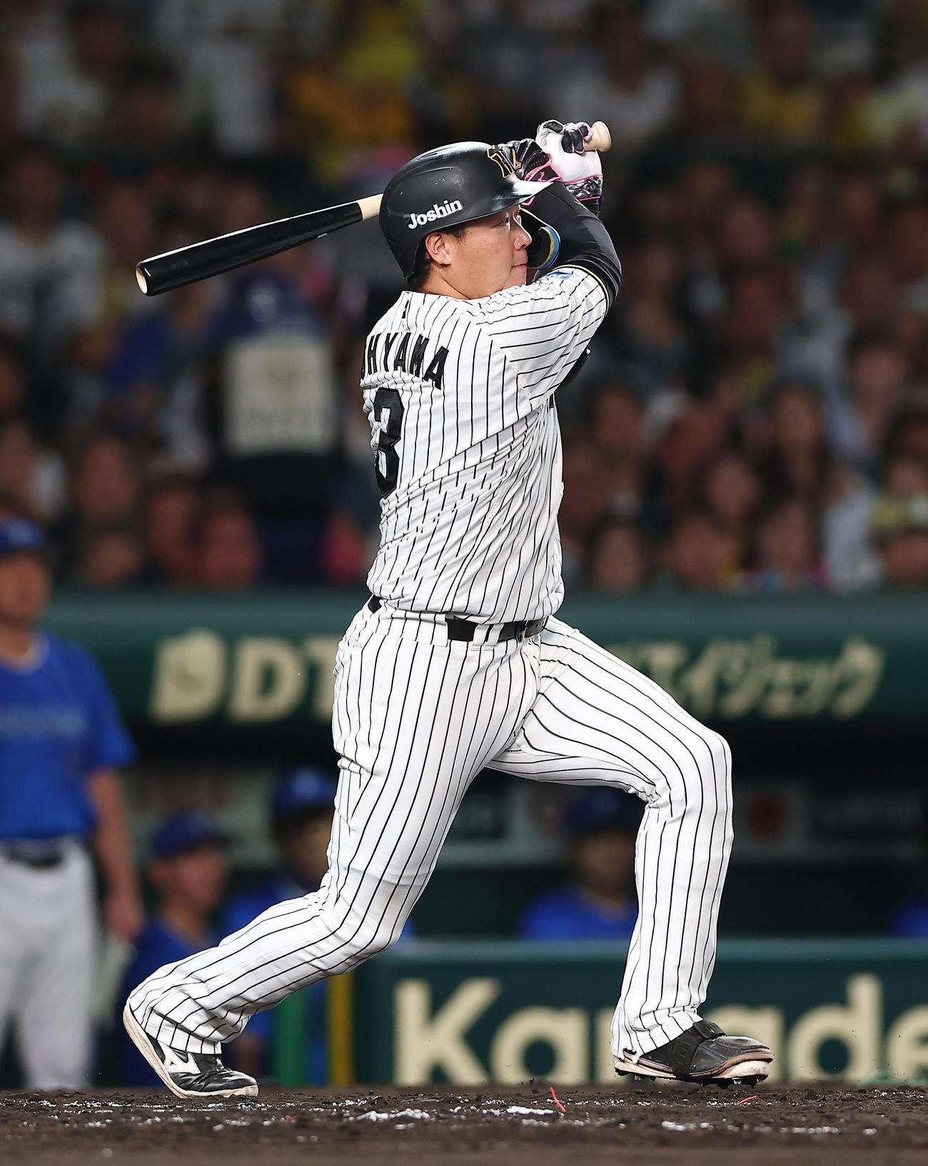 阪神対DeNA 3回裏阪神2死一、二塁、左越え適時二塁打を放つ大山（撮影・前田充）