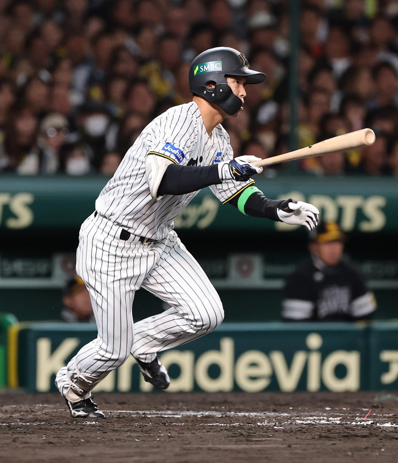 阪神対ソフトバンク　8回裏阪神2死一塁、島田は安打を放つ（撮影・上田博志）