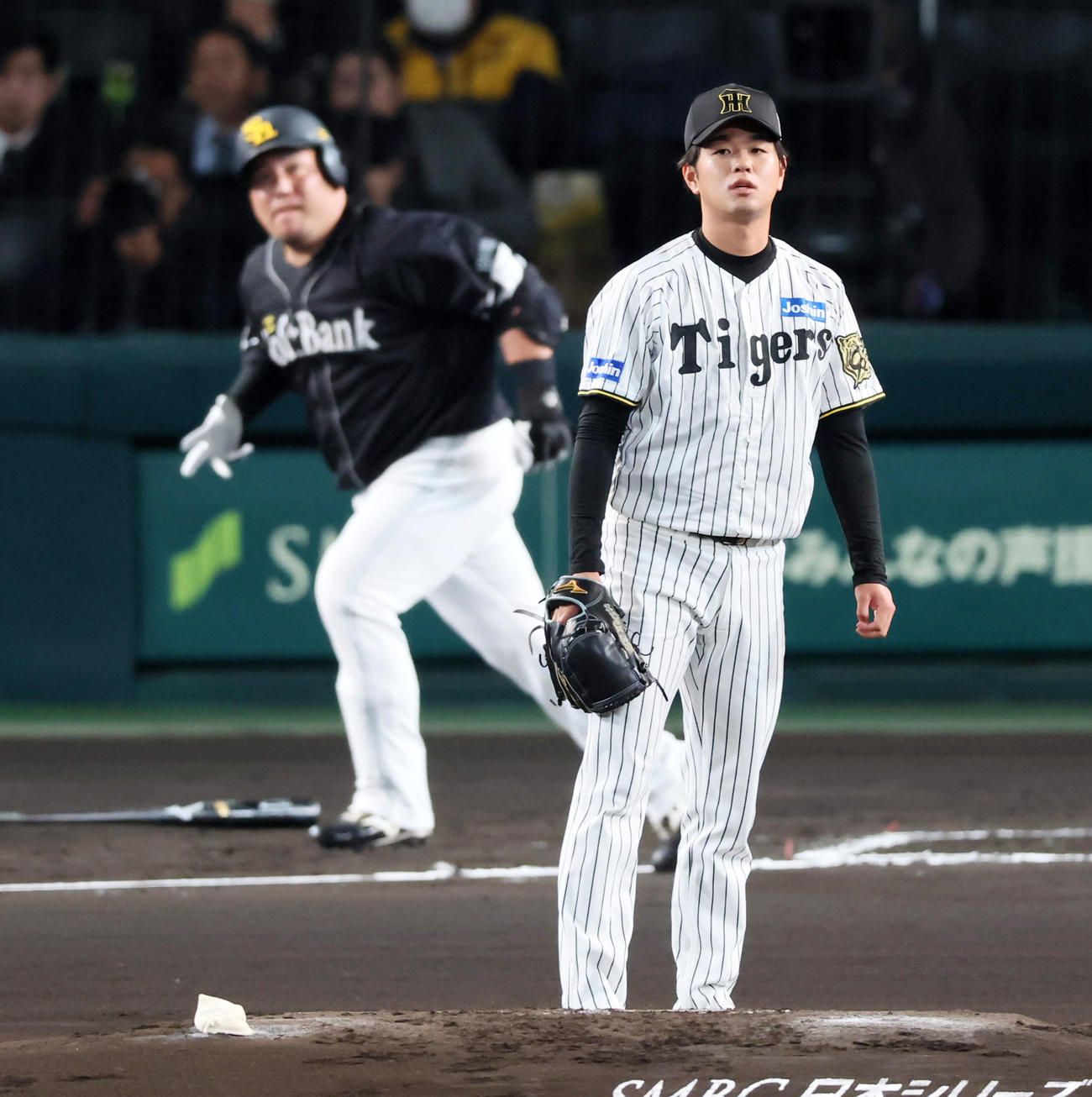 阪神対ソフトバンク　2回表ソフトバンク無死、高橋は山川に中越えソロ本塁打を浴びる（撮影・加藤哉）