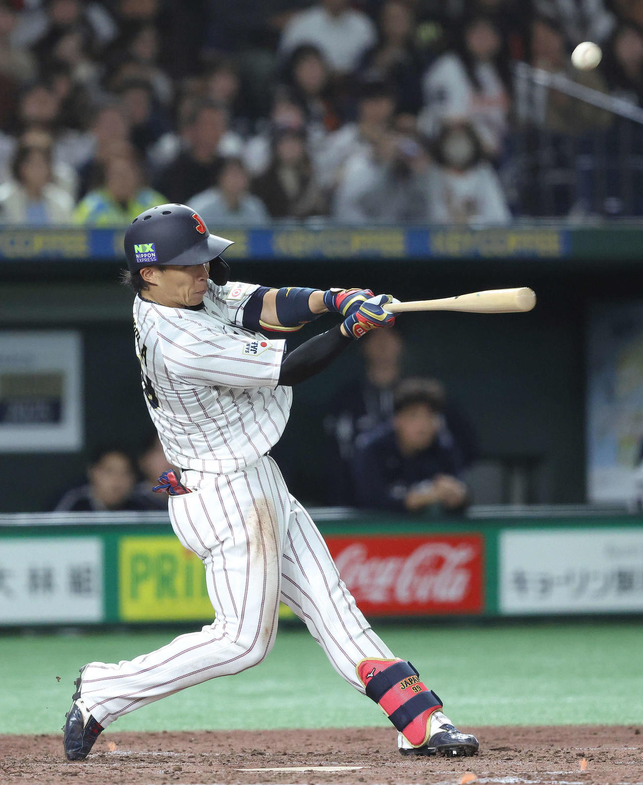 日本対韓国　5回裏日本無死、邪飛を放つ野村（撮影・河田真司）