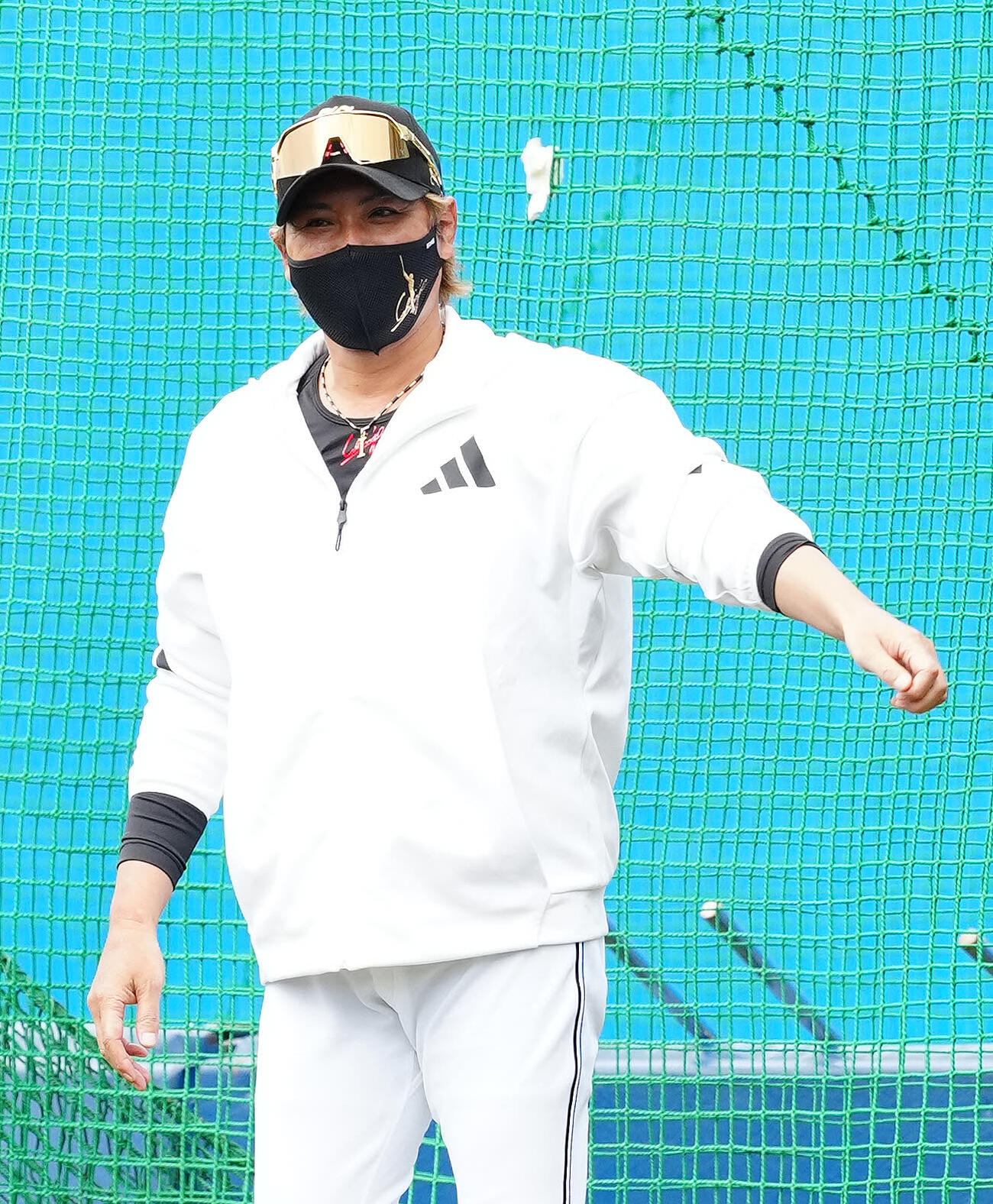 練習を見つめる日本ハム新庄監督（撮影・江口和貴）