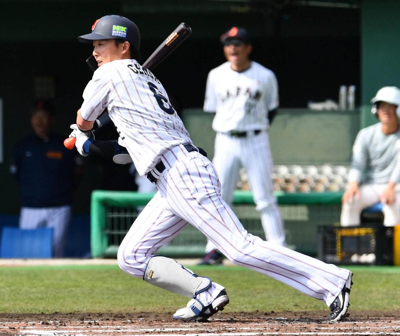 日本対ソフトバンク　1回裏日本1死二、三塁、源田は中前適時打を放つ（撮影・岩下翔太）