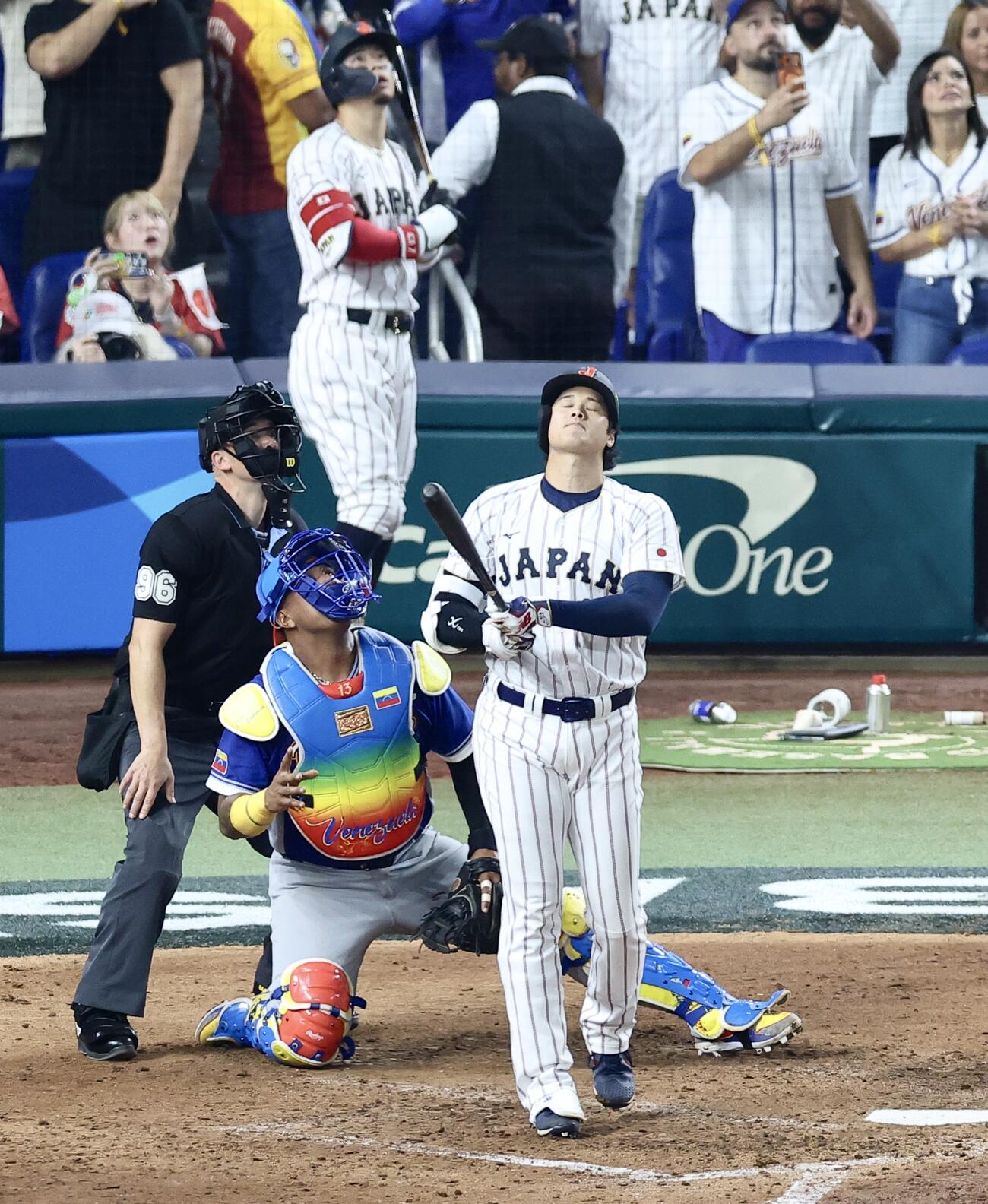 日本対ベネズエラ　9回裏、最終打者となる大谷は遊飛に倒れ天を仰ぐ（撮影・河田真司）