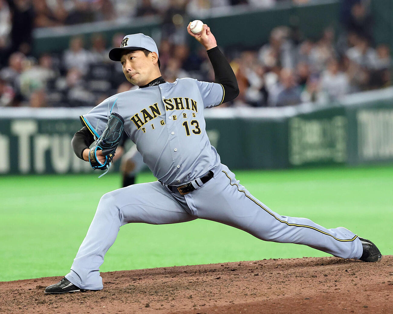 巨人対阪神　9回裏巨人の攻撃を抑えた岩崎（撮影・浅見桂子）