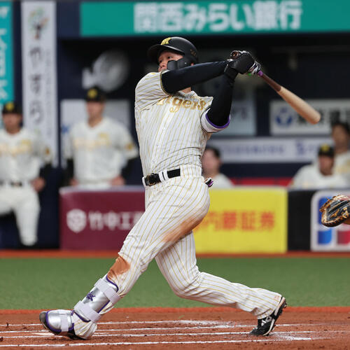 阪神対DeNA 6回裏阪神2死、森下は本塁打を放つ（撮影・西尾就之）