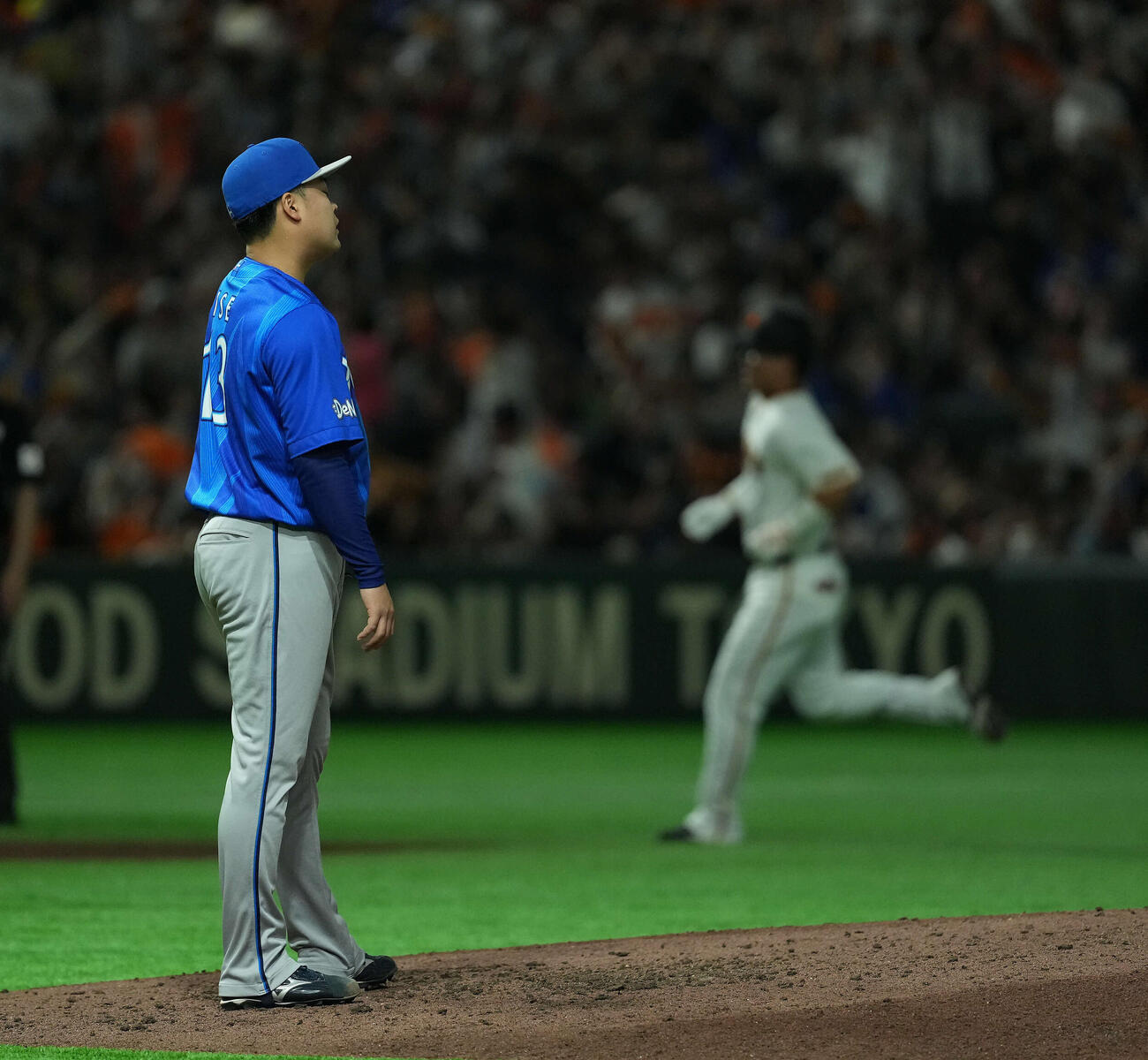 巨人対DeNA 7回裏巨人2死一、三塁、代打大城に逆転の3点本塁打を浴びる伊勢（撮影・たえ見朱実）