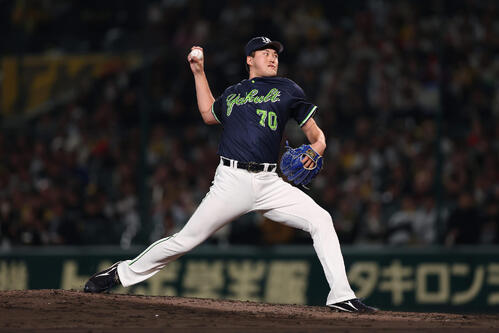阪神対ヤクルト　力投するヤクルト2番手の広沢（撮影・前田充）