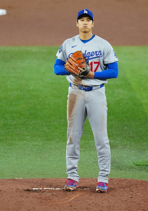 ブルージェイズ対ドジャース　投球動作に入るドジャース先発の大谷（撮影・垰建太）