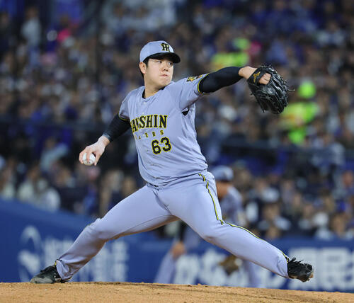 DeNA対阪神　5回途中、2番手で登板した阪神石黒佑弥（撮影・藤尾明華）