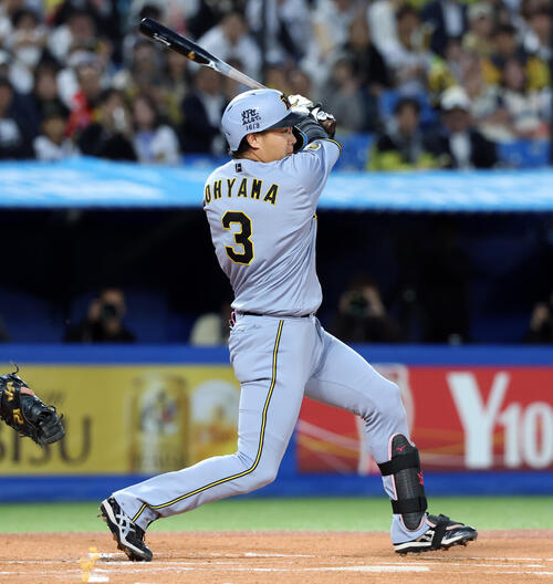 ヤクルト対阪神　1回表阪神1死満塁、大山悠輔は先制2点適時二塁打を放つ（撮影・浅見桂子）