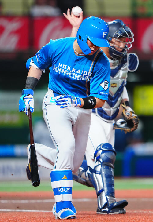 西武対日本ハム　　1回表日本ハム1死、空振り三振に倒れる清宮幸太郎（撮影・垰建太）