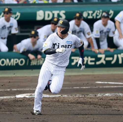 阪神対巨人　3回裏阪神無死一塁、大山悠輔は右線に適時三塁打を放つ　（撮影・加藤哉）