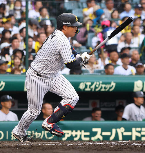 阪神対巨人　8回裏阪神無死、大山悠輔は安打を放つ（撮影・上田博志）