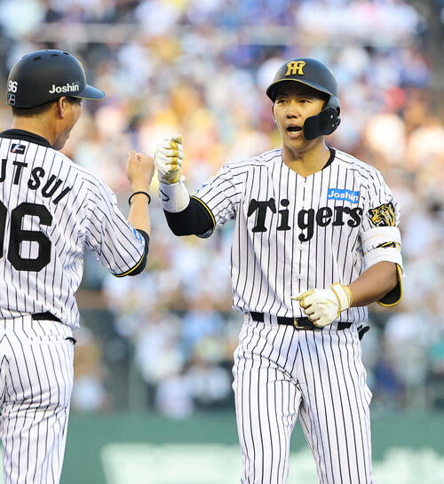 阪神対中日　2回裏阪神無死、立石正広はプロ初安打を放つ（撮影・上田博志）
