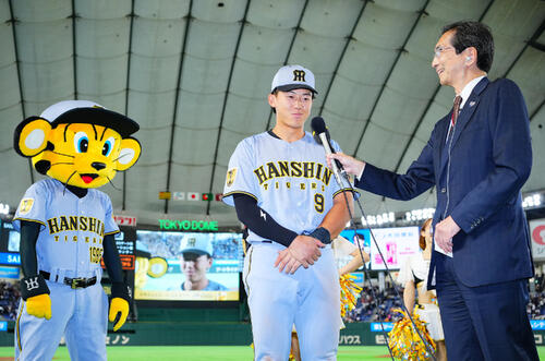 巨人対阪神　巨人に勝利しヒーローインタビューに応じる阪神立石正広（撮影・垰建太）