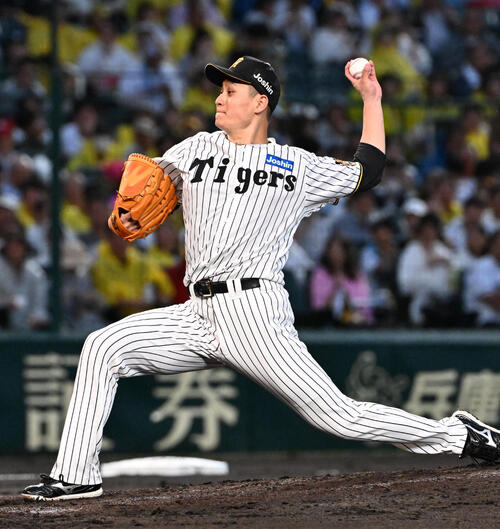 セ・パ交流戦・阪神対日本ハム2回戦　阪神対日本ハム　4回表日ハム1死　大竹耕太郎は日本ハムのロドルフォ・カストロにスローボールを投げる（撮影・石井愛子）