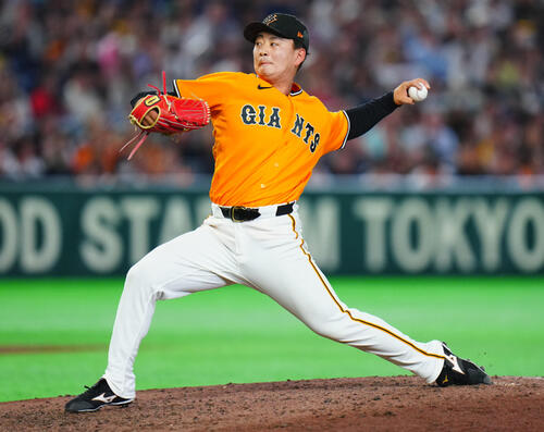 交流戦　巨人対ソフトバンク　9回表、巨人5番手で登板し力投する宮原駿介（撮影・垰建太）