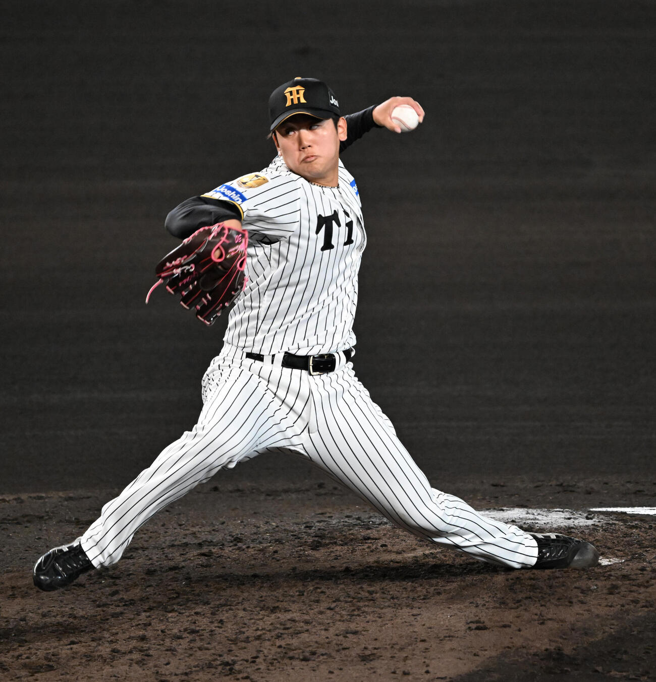 阪神対日本ハム　3番手で登板し力投する阪神門別啓人（撮影・和賀正仁）