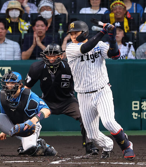 阪神対日本ハム　1回裏阪神2死一、二塁、大山悠輔は先制適時打を放つ（撮影・上田博志）