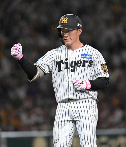 阪神対日本ハム　5回裏阪神2死　福島圭音は中安打を放つ（撮影・石井愛子）