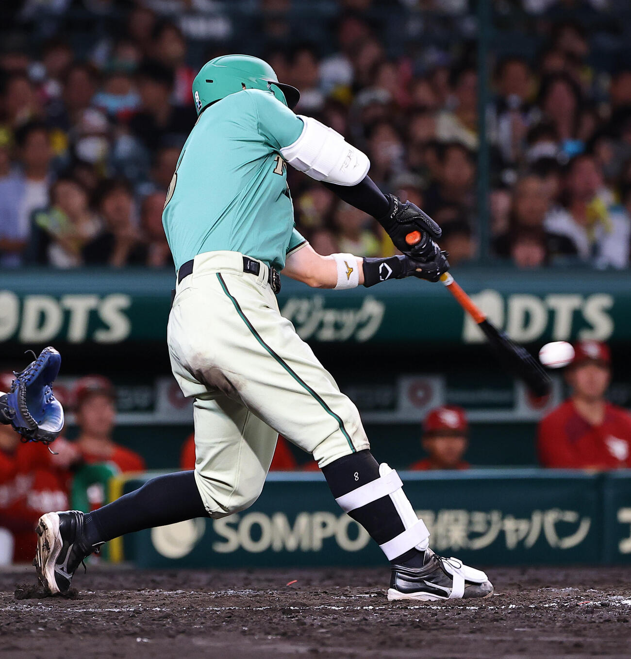 阪神対楽天　5回裏阪神2死一、二塁、佐藤輝明は2点適時二塁打を放つ（撮影・上田博志）