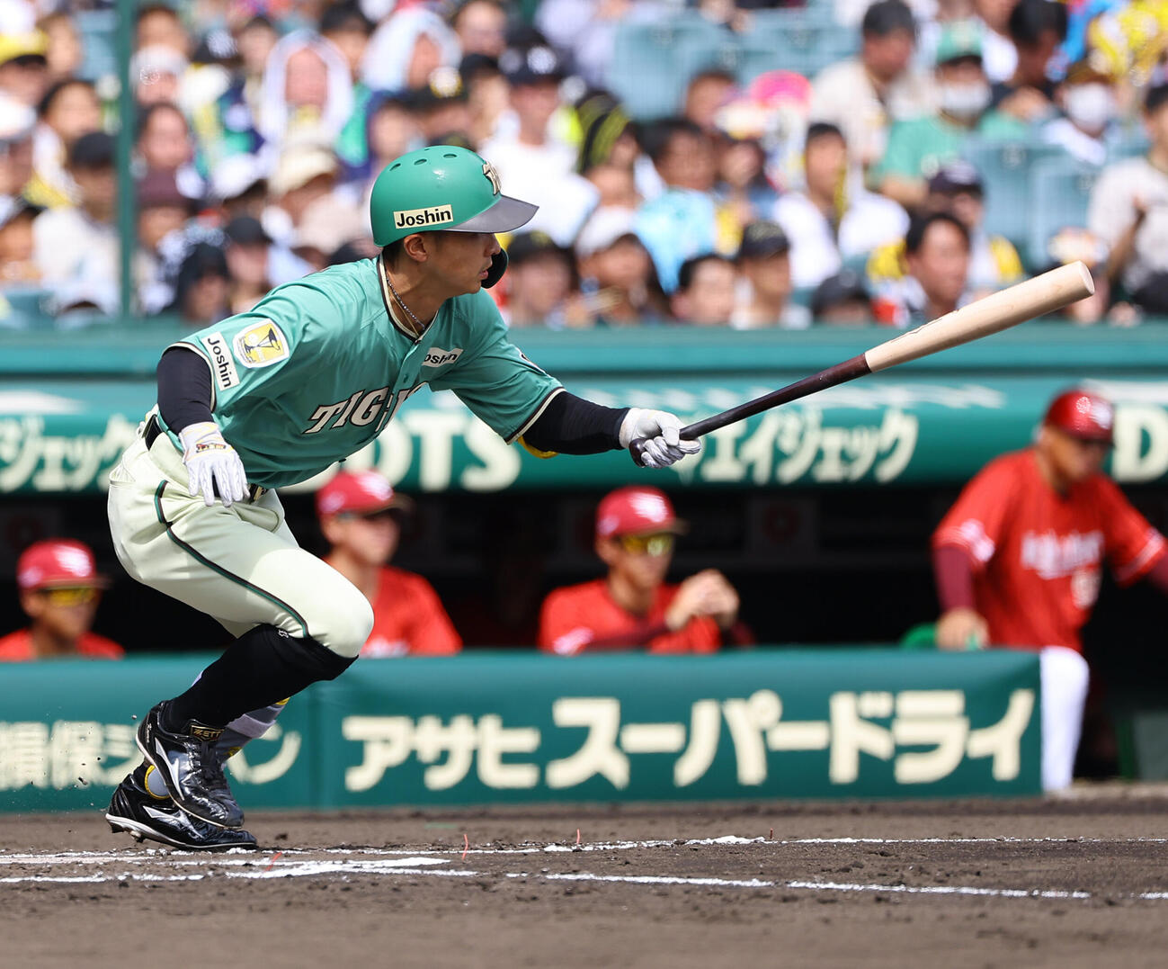 阪神対楽天　2回裏阪神2死一塁、熊谷敬宥は安打を放つ（撮影・上田博志）