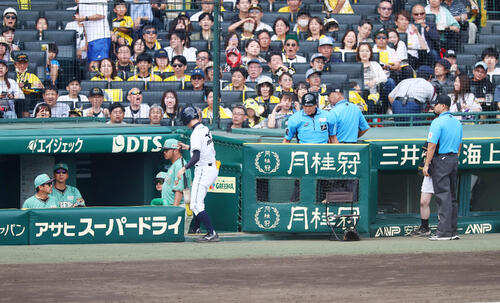 阪神対楽天　5回裏阪神2死一塁、三振に.倒れた森下翔太はベンチ前で審判に対する暴言を吐いたとして退場となる（撮影・加藤哉）＝2026年6月6日　　
