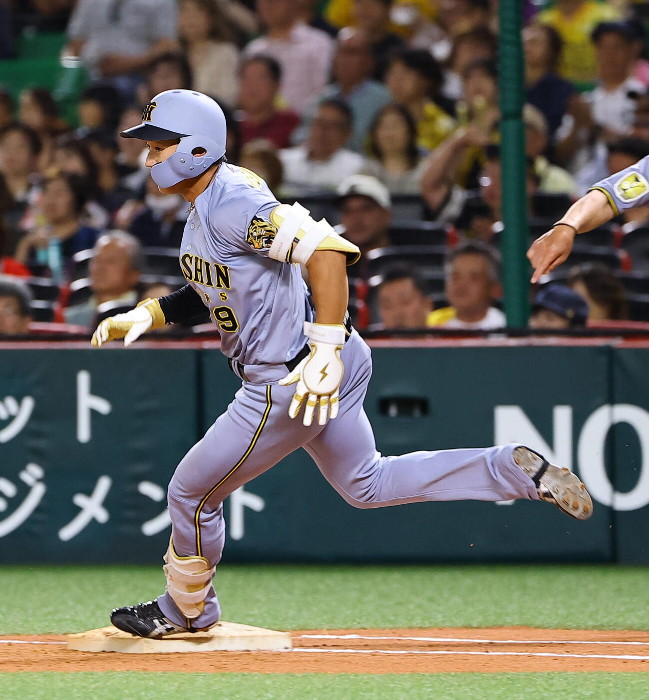 ソフトバンク対阪神　3回表阪神無死、立石正広は二塁打を放つ（撮影・上田博志）