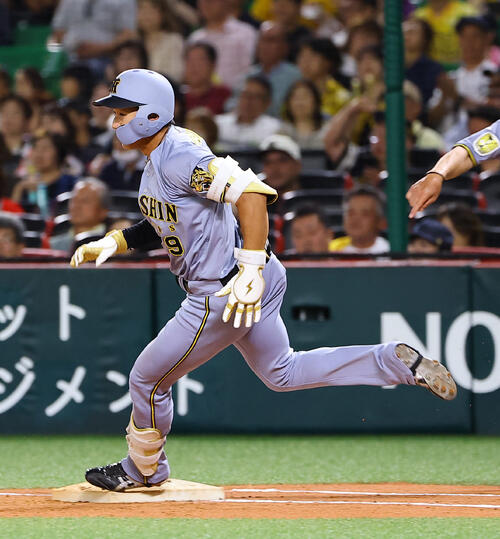 ソフトバンク対阪神　3回表阪神無死、立石正広は二塁打を放つ（撮影・上田博志）