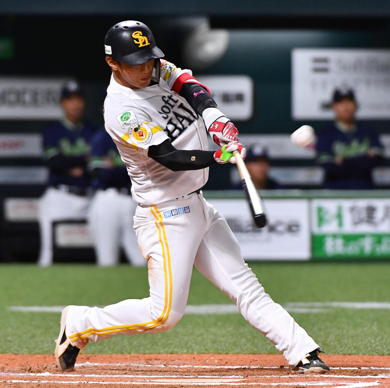 ソフトバンク対ヤクルト　6回裏ソフトバンク1死二、三塁、今宮健太は中犠飛を放つ（撮影・岩下翔太）