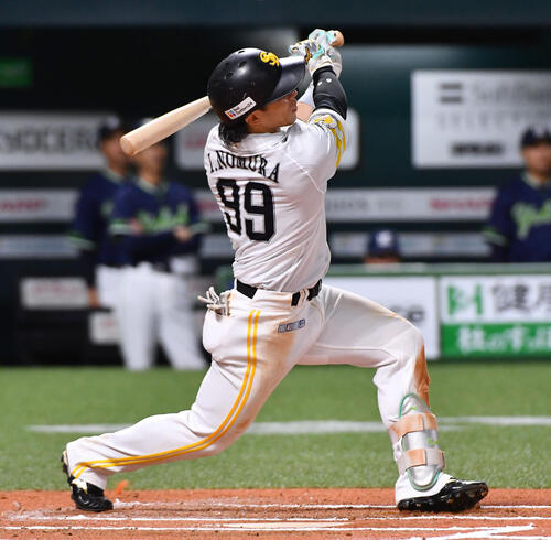 ソフトバンク対ヤクルト　6回裏ソフトバンク無死、野村勇は中越え本塁打を放つ（撮影・岩下翔太）