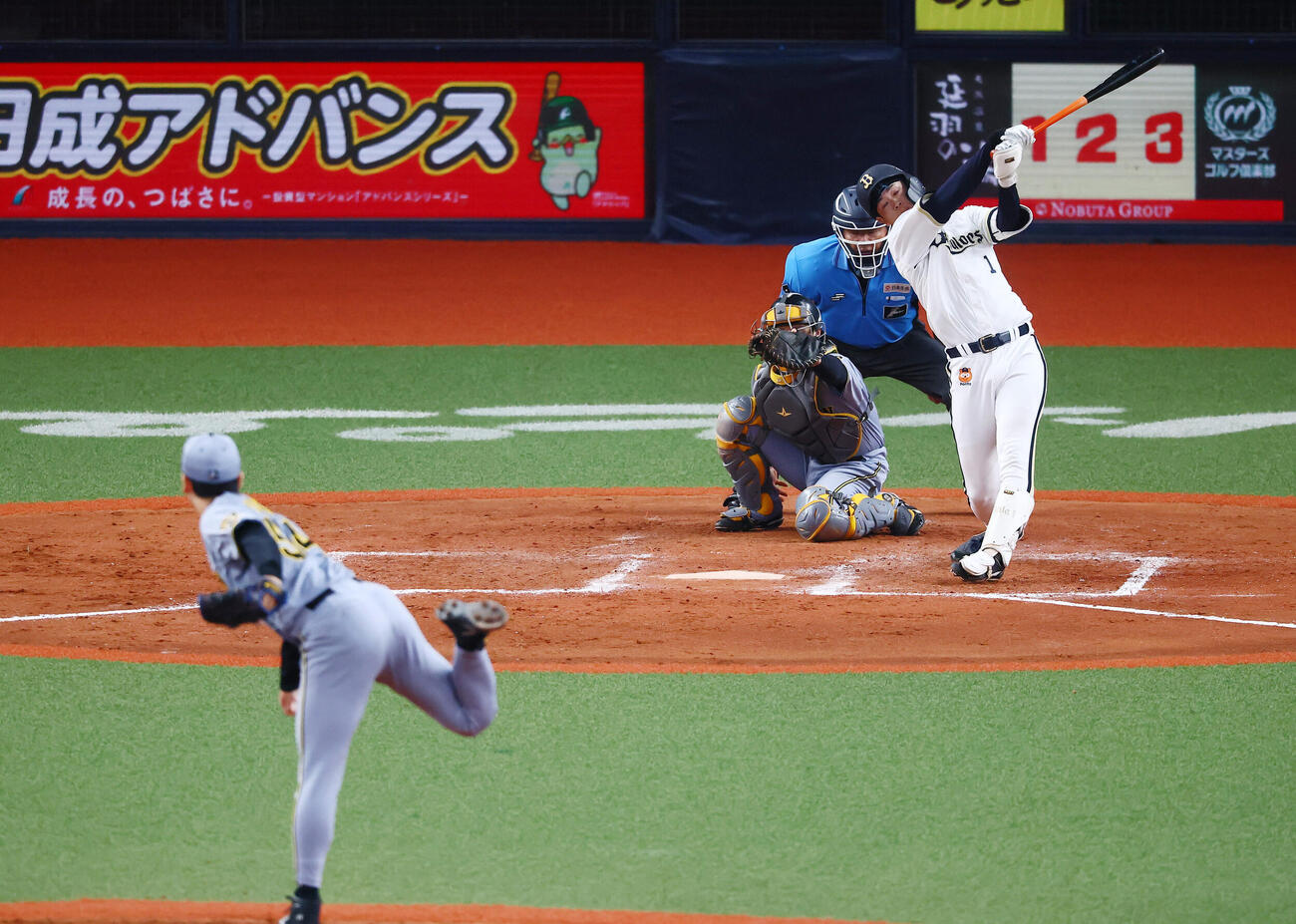オリックス対阪神　7回裏オリックス2死一、二塁、太田椋は三振に倒れる。投手木下里都（撮影・加藤哉）