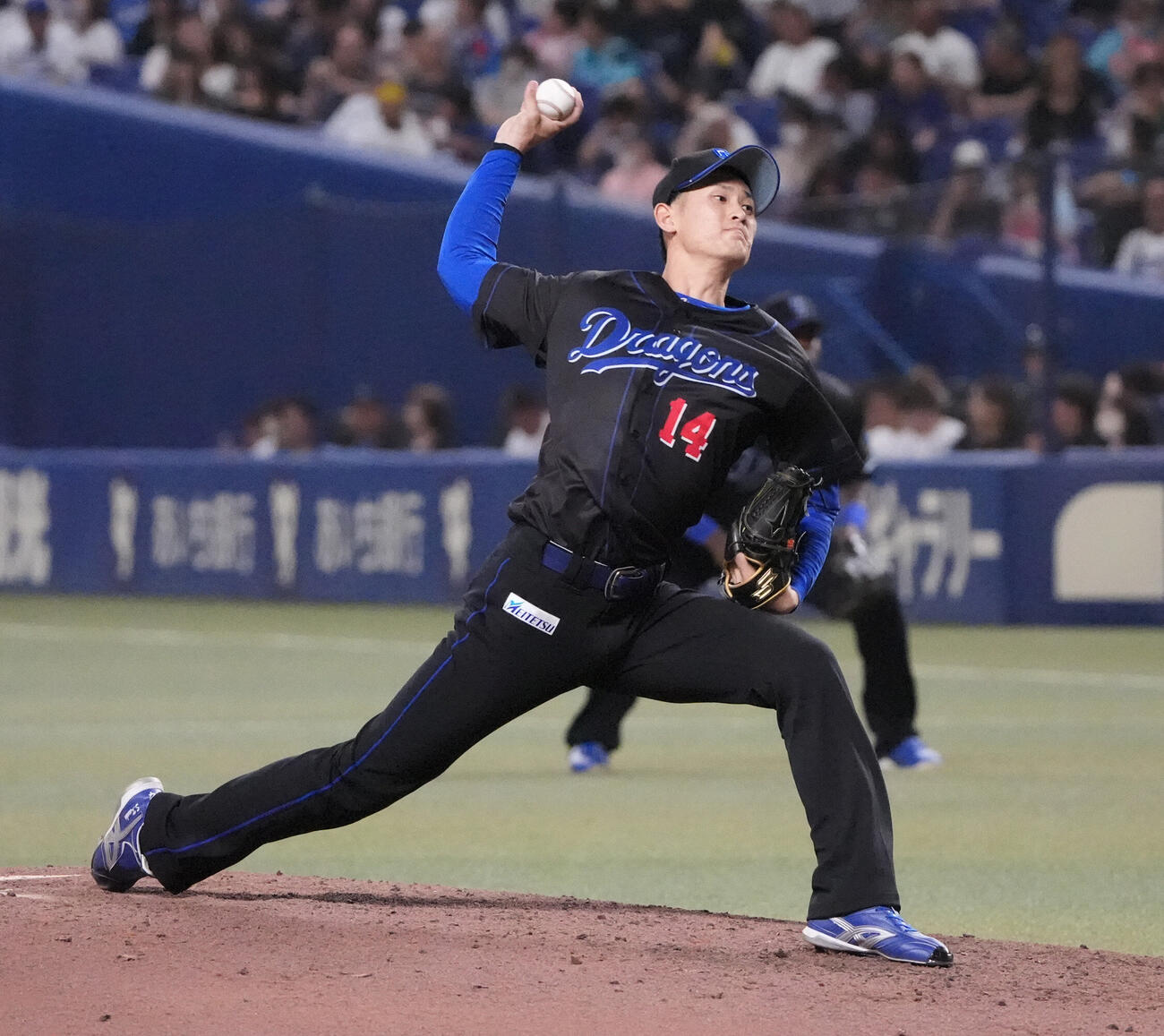 中日対DeNA 6回表、中日3番手で登板する草加勝（撮影・森本幸一）