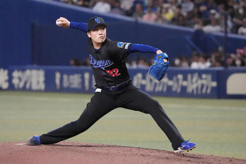 中日対DeNA 5回表DeNA1死満塁、中日2番手で登板する伊藤茉央（撮影・森本幸一）