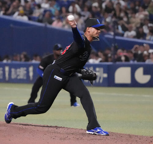 中日対DeNA 8回表、中日4番手で登板するアルベルト・アブレウ（撮影・森本幸一）