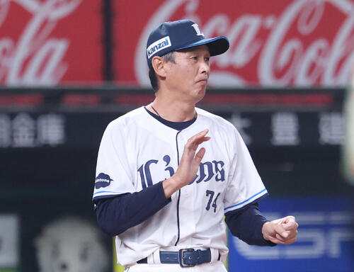28日、日本ハムに敗れた西武西口文也監督